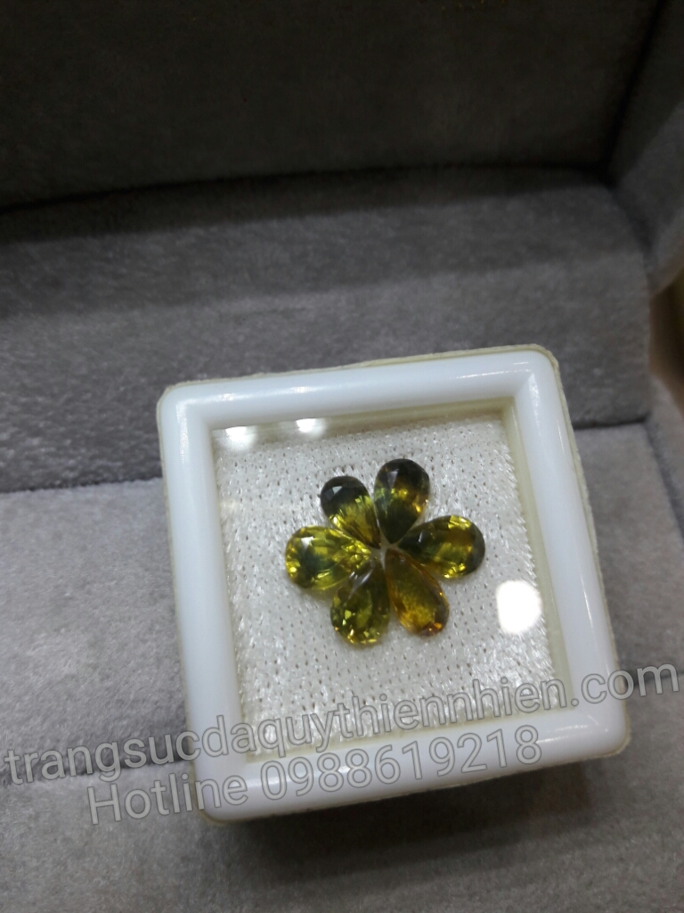 Bộ 6v Sapphire 2 màu vàng & lục vàng (PHÚC - LỘC) size thích hợp làm NHẪN/MẶT DÂY (Kèm giấy giám định PNJ/SACOMBANK SBJ/SJC theo yêu cầu) Bộ 6v Sapphire 2 màu vàng & lục vàng (PHÚC - LỘC) size thích hợp làm NHẪN/MẶT DÂY (Kèm giấy giám định PNJ/SACOMBANK SBJ/SJC theo yêu cầu)